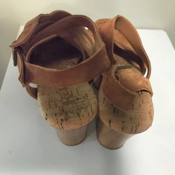 Korks ABLOOM studded perforated suede leather shoes - Picture 16 of 16